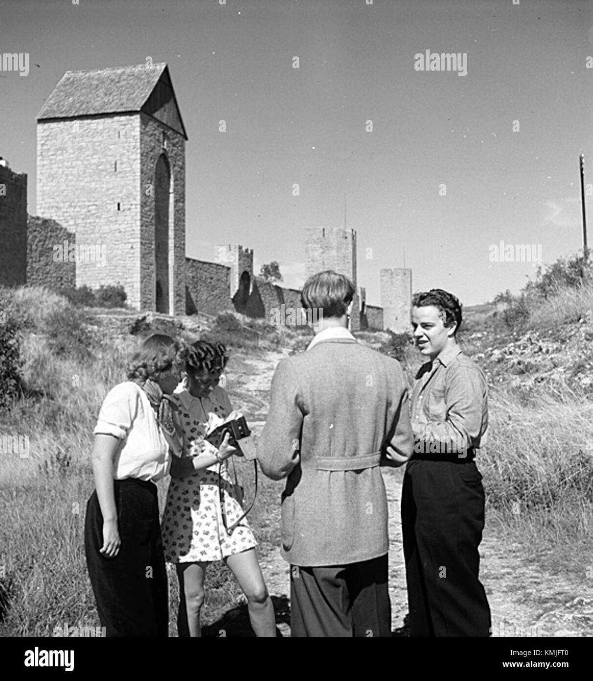 Die Ringmauer von Visby ist ein mittelalterliches Bauwerk, das die Stadt Visby in Schweden umgibt. Es ist ein historisches Wahrzeichen, das bis ins 13. Jahrhundert zurückreicht und die Verteidigungsgeschichte der Stadt bewahrt. Stockfoto