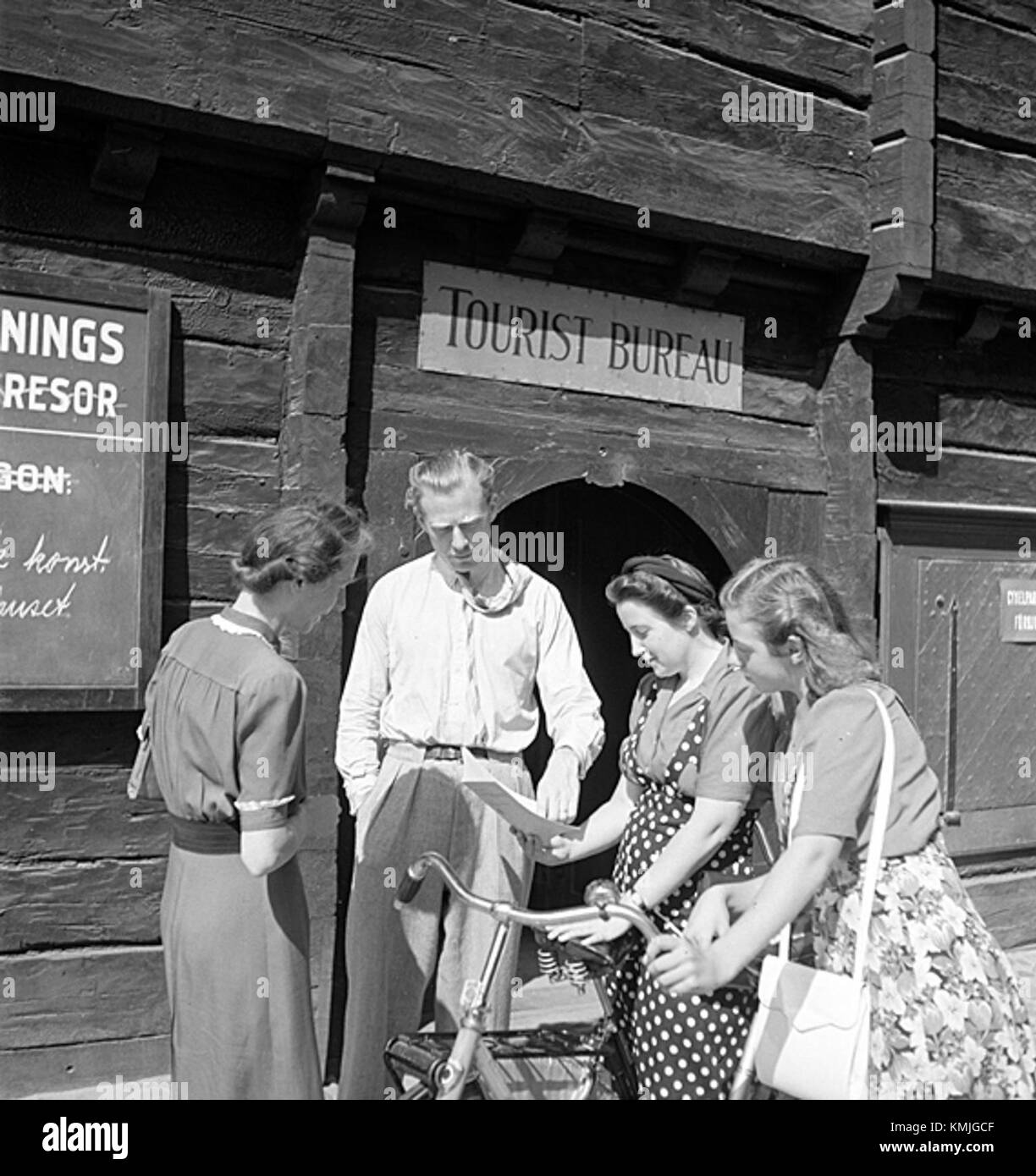 Visby, eine historische Stadt auf der schwedischen Insel Gotland, ist unter 16001000021576 KMB katalogisiert. Es ist bekannt für seine mittelalterliche Architektur und die erhaltenen Stadtmauern, die seine reiche Kulturgeschichte widerspiegeln. Stockfoto