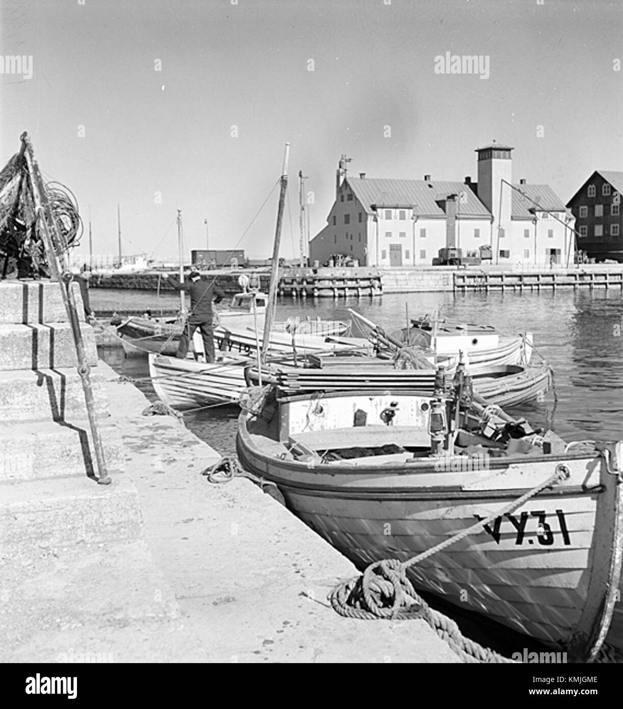 Visby liegt auf der schwedischen Insel Gotland und ist bekannt für seine mittelalterliche Architektur und den Status des UNESCO-Weltkulturerbes. Seine gut erhaltenen Stadtmauern und historischen Strukturen machen es zu einem wichtigen kulturellen Reiseziel in Schweden. Stockfoto