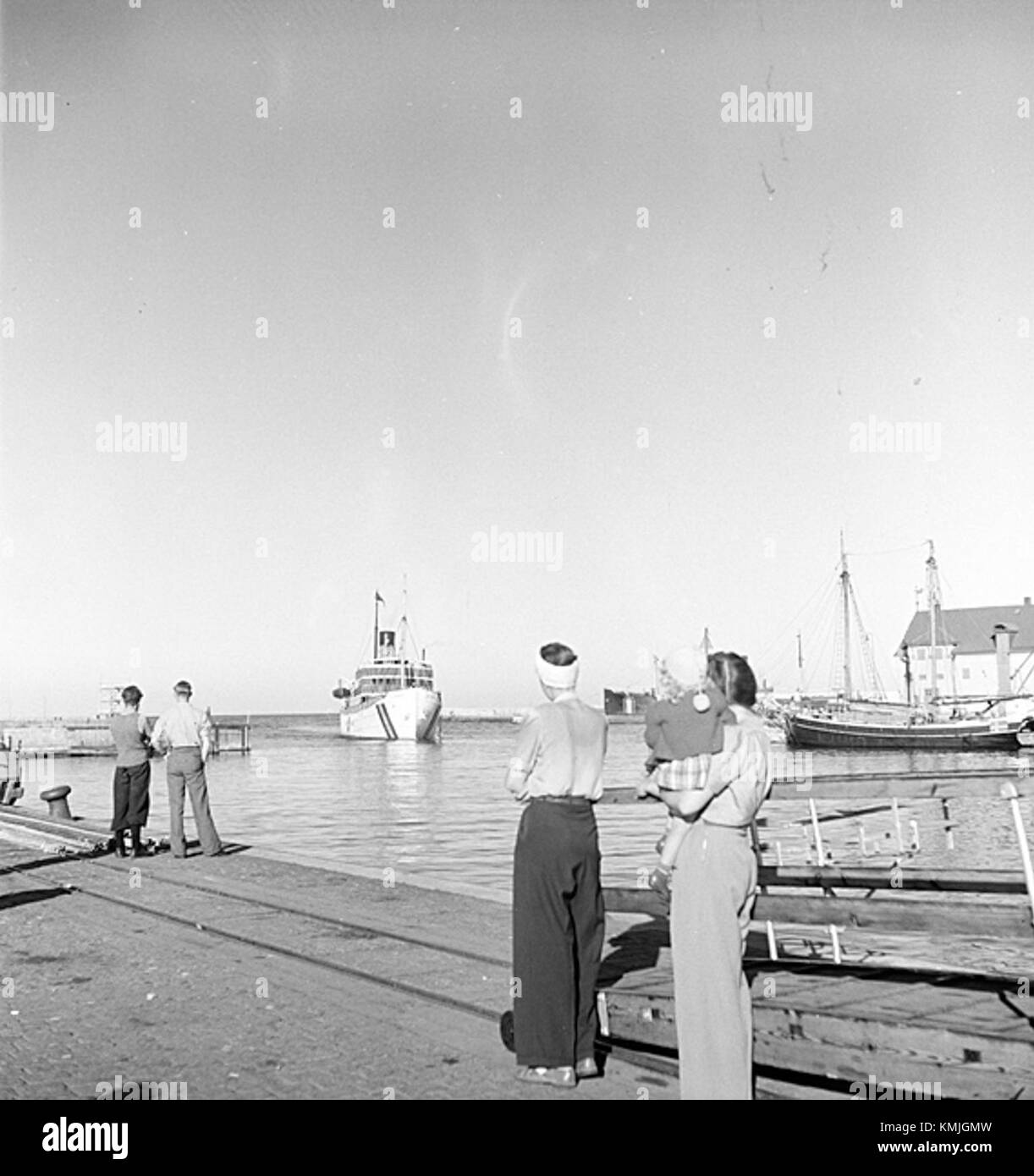 Visby, eine historische Stadt auf der schwedischen Insel Gotland, ist bekannt für ihre mittelalterliche Architektur und die erhaltenen Stadtmauern. Es ist wegen seiner kulturellen Bedeutung und historischen Bedeutung als UNESCO-Weltkulturerbe anerkannt. Stockfoto