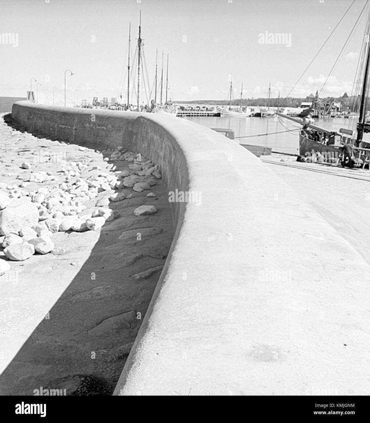 Visby ist eine historische Stadt auf der schwedischen Insel Gotland. Bekannt für seine mittelalterliche Architektur und die gut erhaltenen Stadtmauern, gehört es zum UNESCO-Weltkulturerbe. Stockfoto