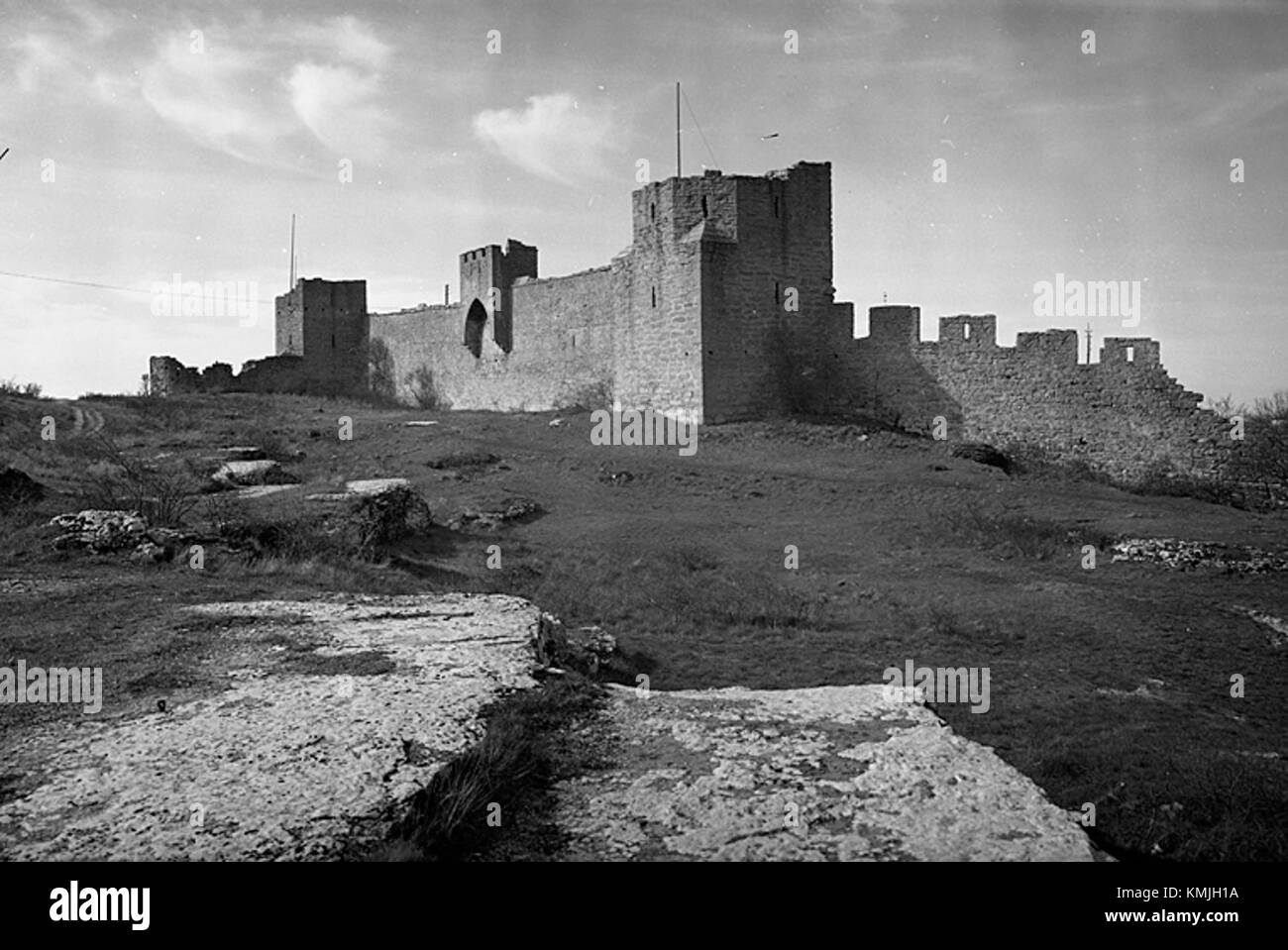 Die Visby Ringmur ist eine historische Stadtmauer in Visby, Schweden, die aus dem Mittelalter stammt. Sie ist eine der am besten erhaltenen mittelalterlichen Stadtmauern Skandinaviens und gehört zum UNESCO-Weltkulturerbe. Stockfoto