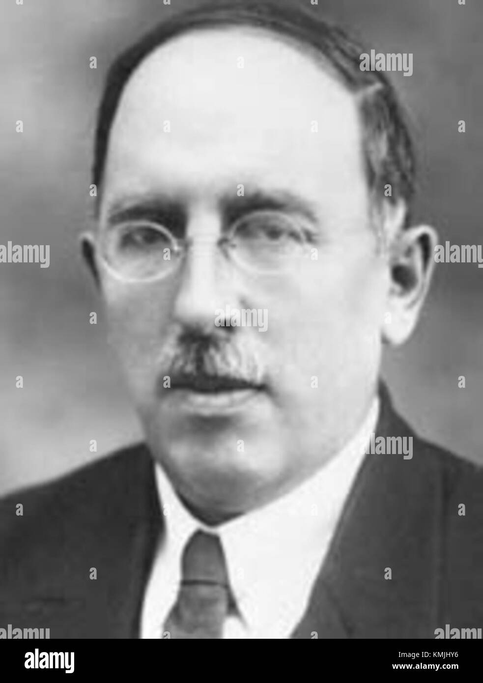 Sadri Maksudi Bey Arsal, ein prominenter Intellektueller und Politiker, ist für seine Beiträge zur türkischen Kultur und Politik im frühen 20. Jahrhundert bekannt. Dieses Bild fängt seine historische Bedeutung ein. Stockfoto