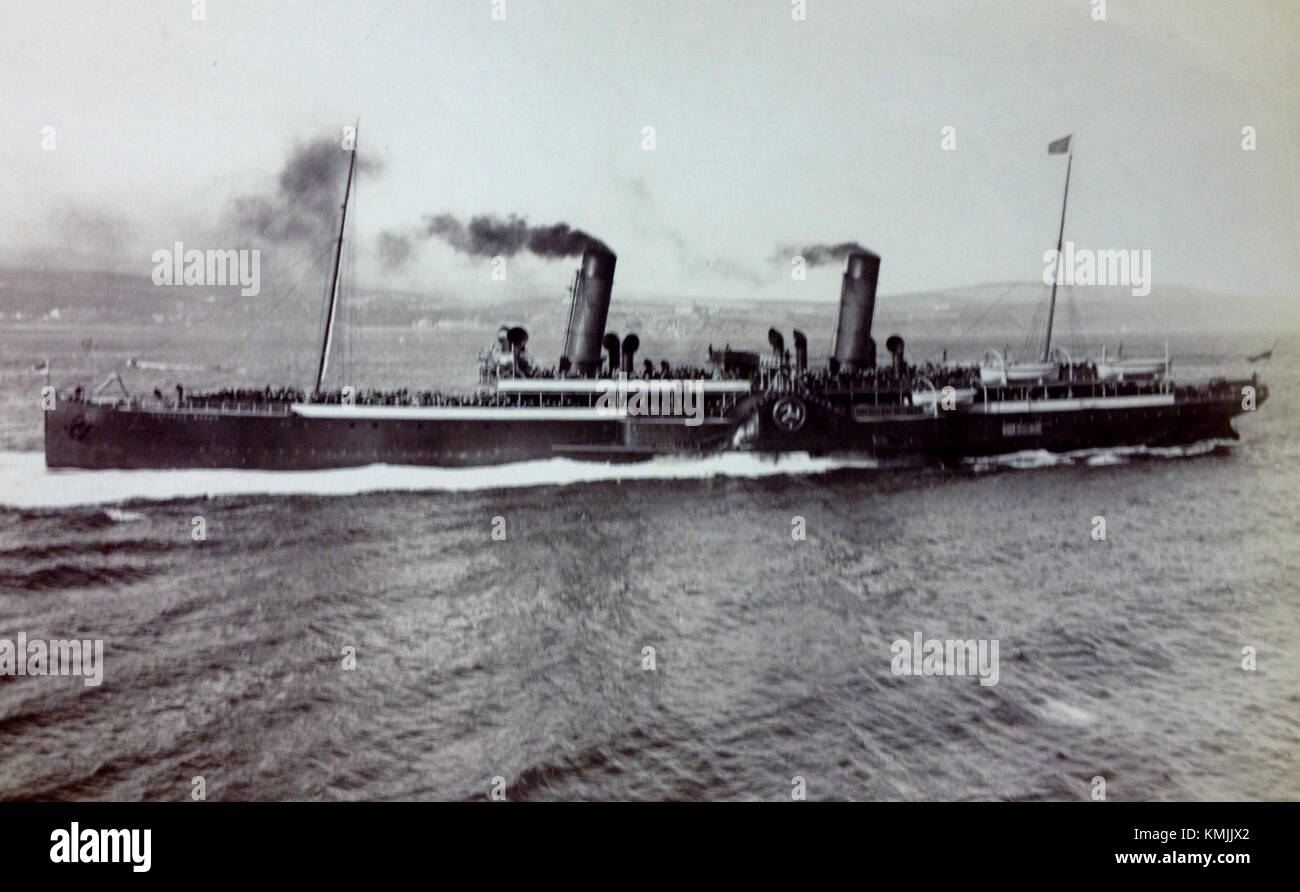 Die RMS Kaiserkönigin fährt von Douglas ab und markiert einen wichtigen maritimen Moment. Dieses Schiff war bekannt für seine Rolle im Personenverkehr und seine Verbindungen zur britischen Seefahrtsgeschichte. Stockfoto