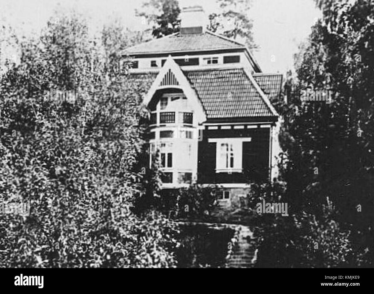 Villa Leander, erbaut 1930, ist eine historische Residenz, die für ihr architektonisches Design und ihre Bedeutung als Beispiel für die Wohnarchitektur des frühen 20. Jahrhunderts bekannt ist. Stockfoto
