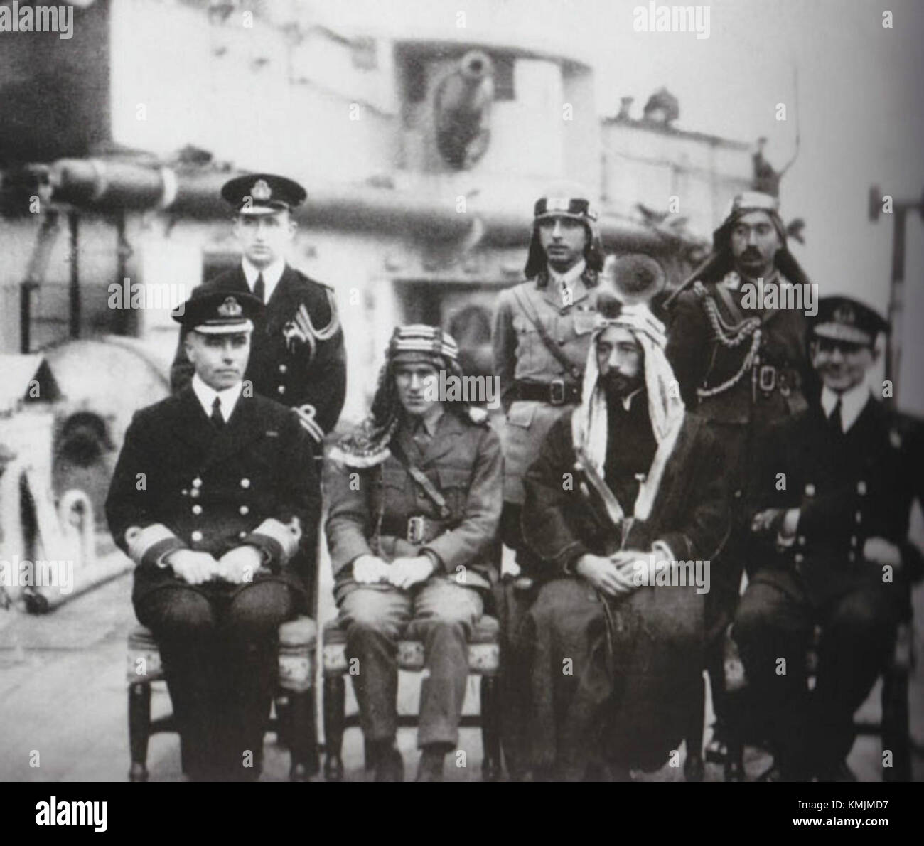 Eine historische Fotografie, die Emir Faisal und Oberstleutnant T.E. Lawrence Anfang 1918 festnahm und ihre bedeutende Rolle während der Arabischen Revolte und des Ersten Weltkriegs schilderte Stockfoto