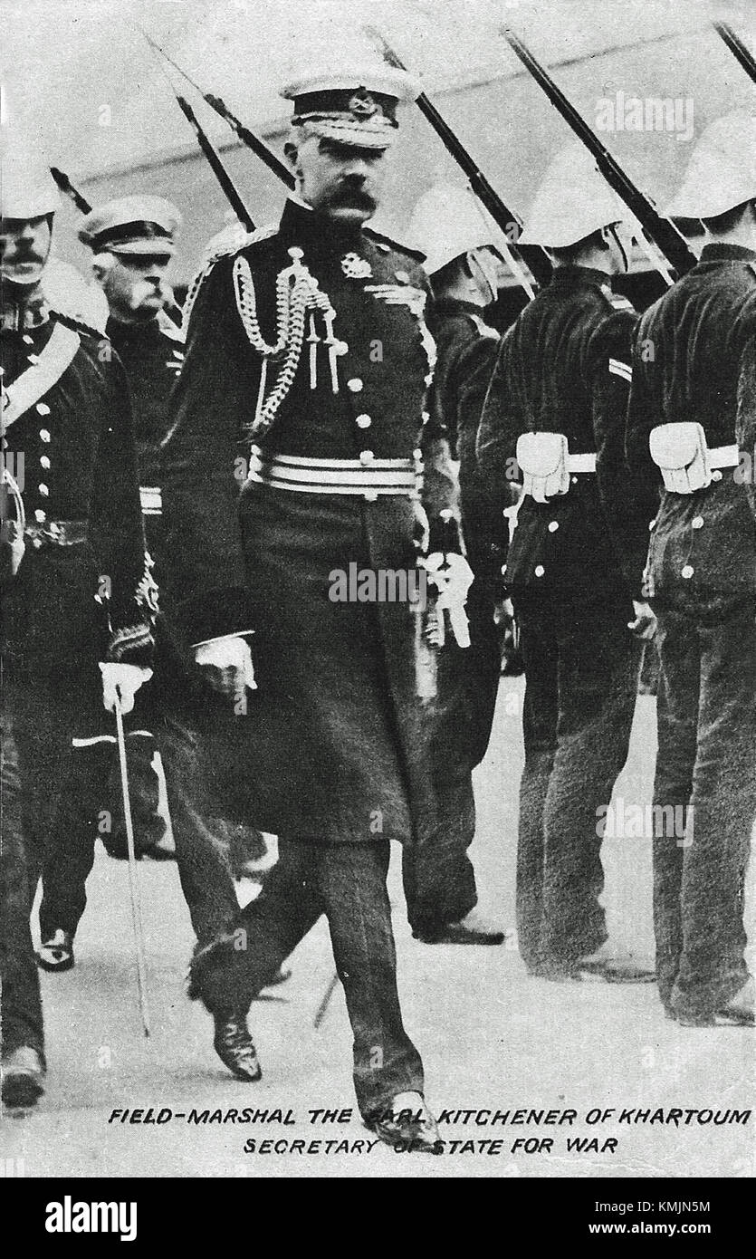 Lord Kitchener war ein prominenter Offizier und Staatsmann der britischen Armee, bekannt für seine Rolle im Ersten Weltkrieg und sein ikonisches „Your Country Needs You“-Poster. Stockfoto