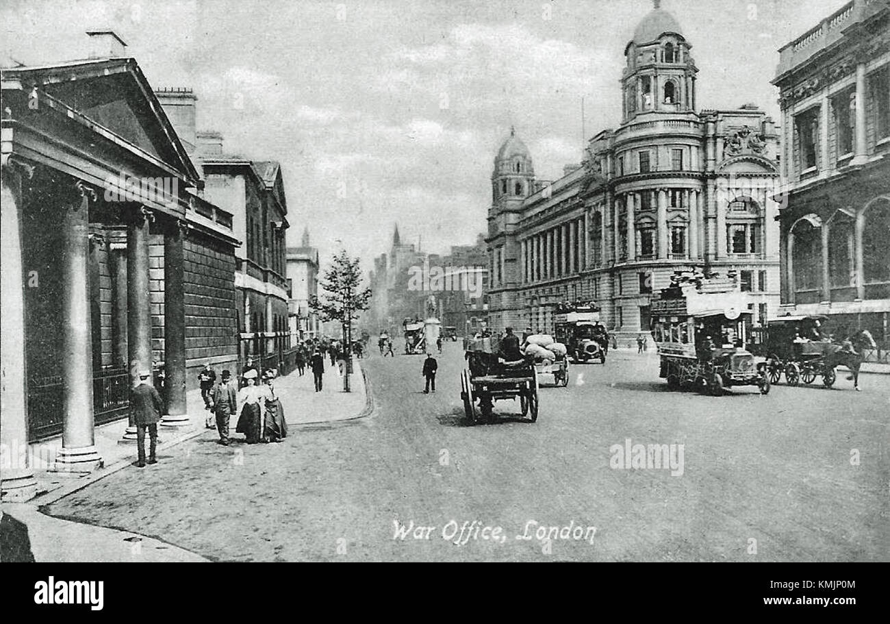 Ein historisches Foto von Whitehall, einer Hauptstraße in der City of Westminster, London, mit architektonischen Wahrzeichen und als Zentrum für Regierungsaktivitäten. Stockfoto
