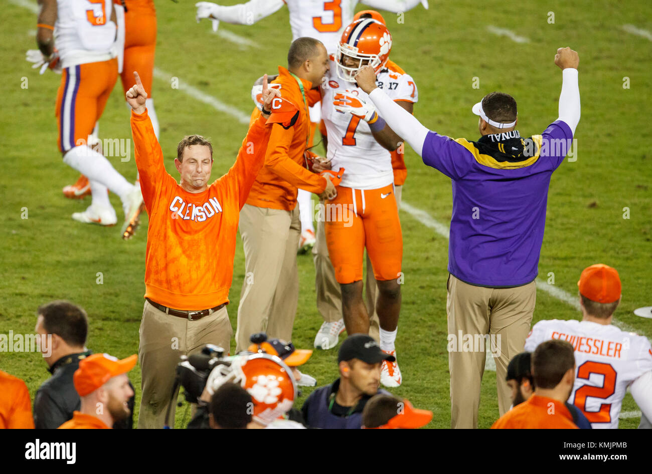 Januar 9, 2017: Clemson Tiger Head Coach Dabo Swinney feiert während der 2017 College Football Endspiel National Championship Spiel. Stockfoto