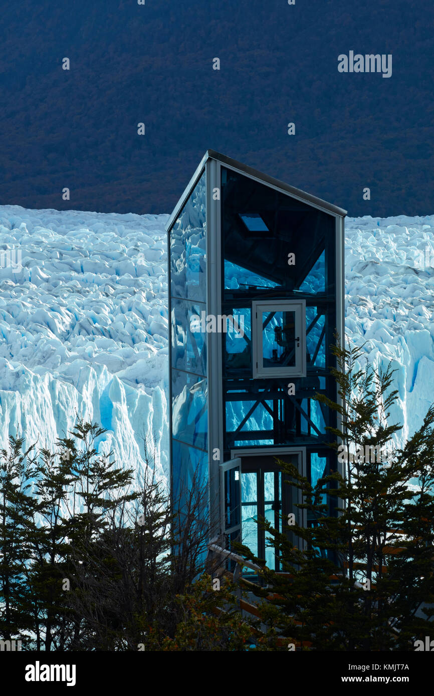 Aufzug zu Aussichtsplattformen und Perito Moreno Gletscher, Parque Nacional Los Glaciares (World Heritage Area), Patagonien, Argentinien, Südamerika Stockfoto