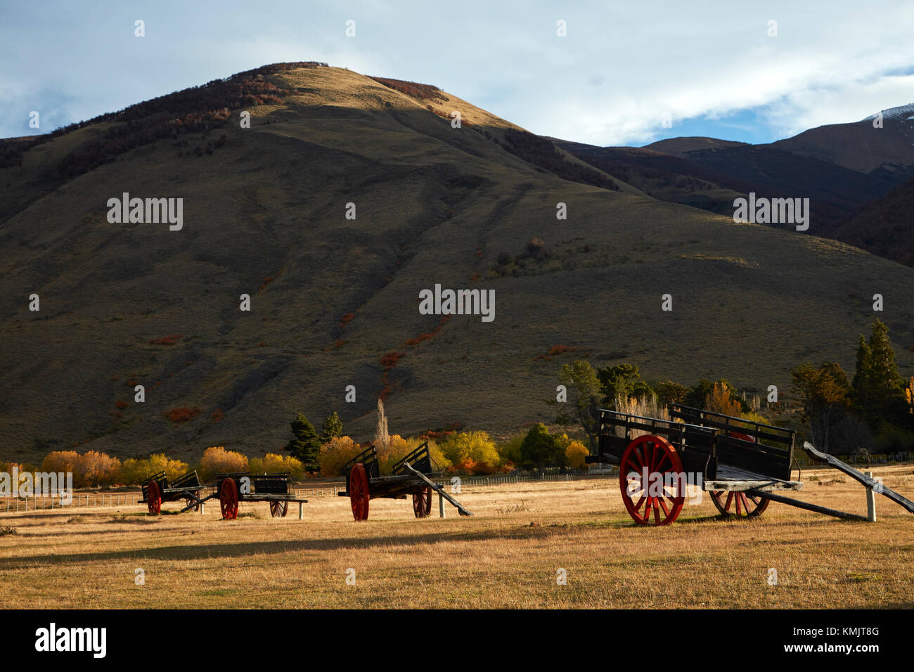 Alten wagen und Ackerland in der Nähe von El Calafate, Patagonien, Argentinien, Südamerika Stockfoto