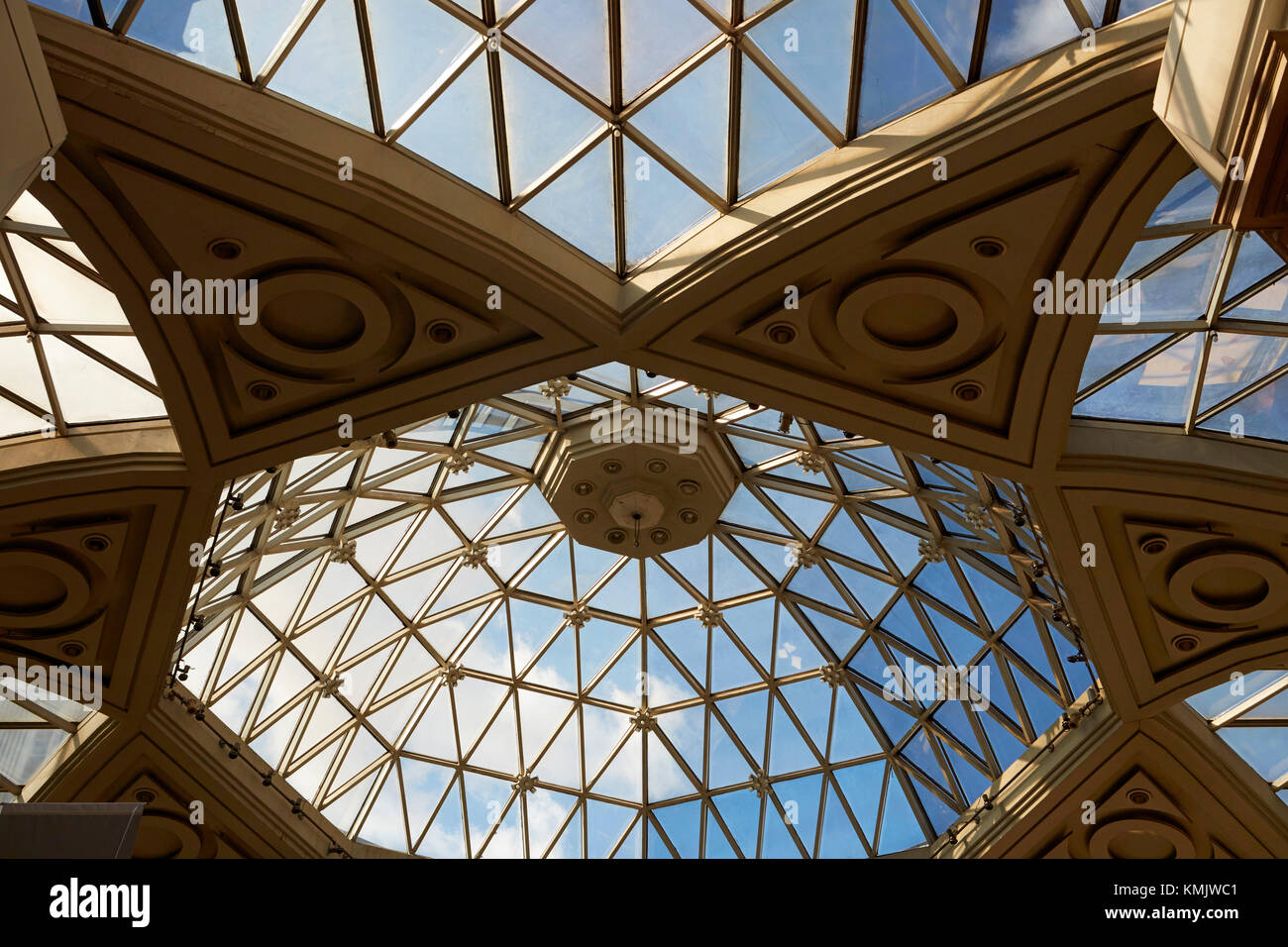 Glasdach über dem Atrium, Galerias Pacifico Einkaufszentrum, Buenos Aires, Argentinien, Südamerika Stockfoto