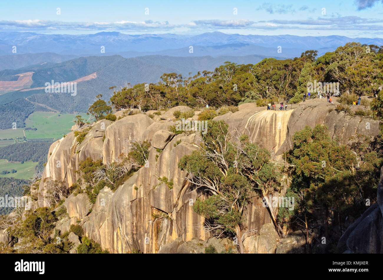 Ausblick auf den Granitfelsen des Mount Buffalo - Helle, Victoria, Australien Stockfoto