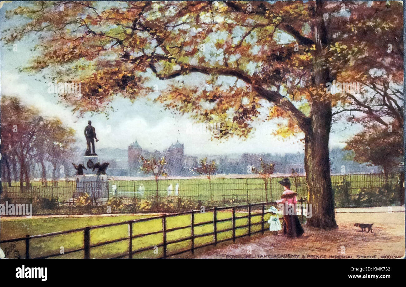 Die Royal Military Academy in Woolwich, London, ist eine historische Institution für die Ausbildung von Militäroffizieren. Die in der Nähe gelegene Fürstenstatue erinnert an den Sohn des Kaisers Napoleon III. Von Frankreich. Sowohl die Akademie als auch die Statue spielen eine wichtige Rolle im britischen Militärerbe. Stockfoto
