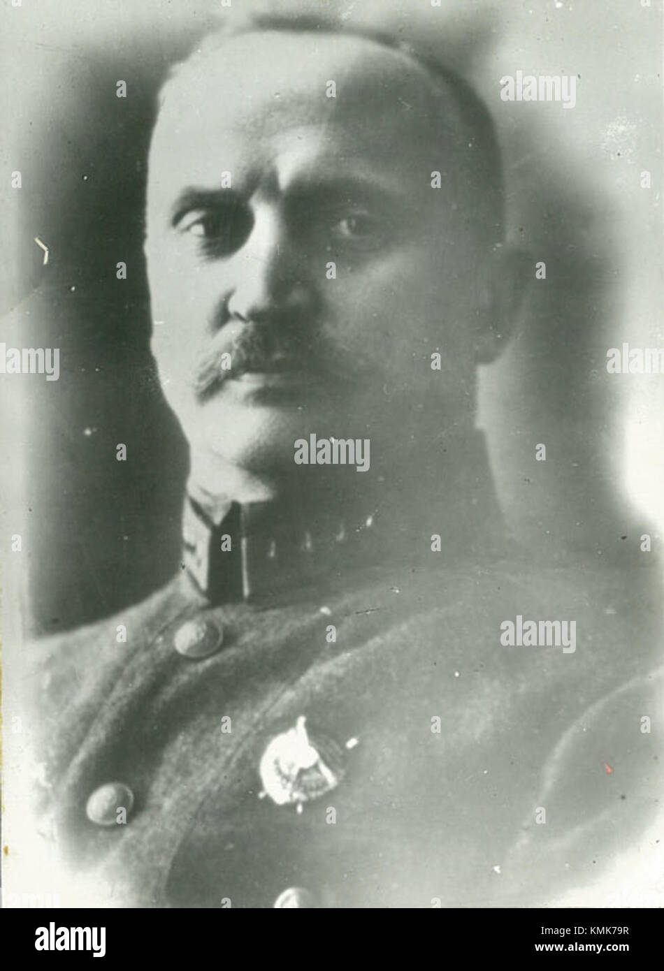 Komkor Nikolay Petin war ein sowjetischer Offizier, der Anfang des 20. Jahrhunderts diente. Dieses Bild aus dem Jahr 1932 zeigt Petin in seiner Militäruniform, die seine Rolle in der sowjetischen Militärgeschichte widerspiegelt. Stockfoto