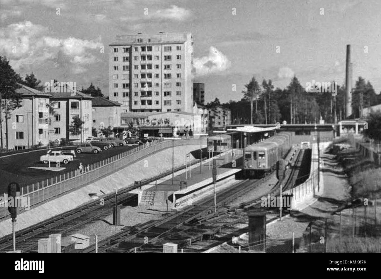 T-station2 bezieht sich auf einen Verkehrsknotenpunkt, der möglicherweise Teil eines größeren Systems in einem städtischen Gebiet ist. Der Bahnhof ist bekannt für seine zentrale Lage und den hohen Passagierverkehr, was das Reisen und die Konnektivität in der Region erleichtert. Stockfoto