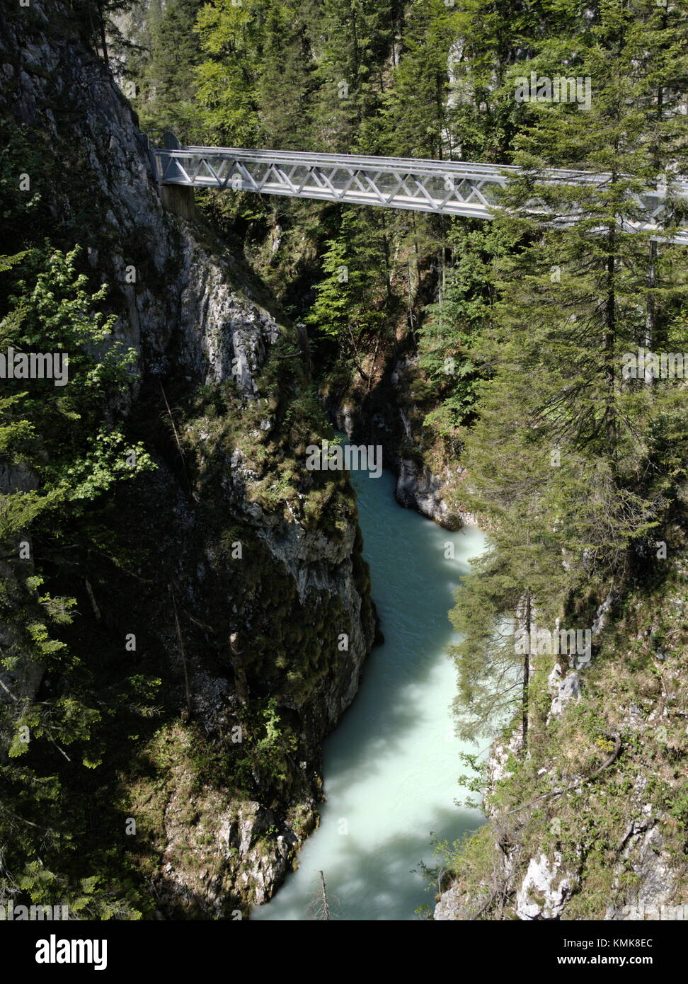 Brücke über der Leutasch Schlucht, Deutschland Stockfoto
