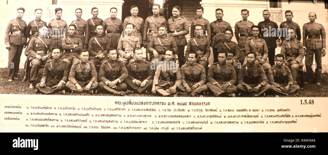 Khana Ratsadon war eine politische und militärische Bewegung in Thailand, hauptsächlich im frühen 20. Jahrhundert. Sie spielte eine entscheidende Rolle beim politischen Wandel hin zu einer konstitutionellen Monarchie. Stockfoto