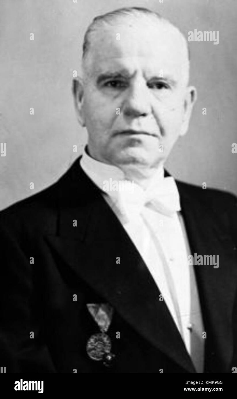 Ali Fuat Cebesoy war ein prominenter türkischer Offizier und Politiker, bekannt für seine bedeutende Rolle in der türkischen Geschichte, insbesondere während des Unabhängigkeitskrieges. Sein Vermächtnis in der türkischen militärischen und politischen Geschichte ist bemerkenswert. Stockfoto