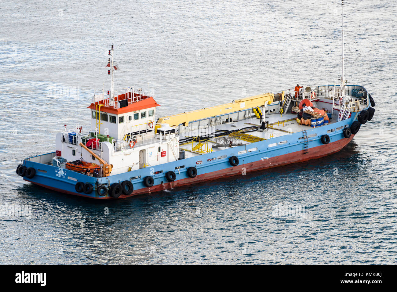 Öl Produkte Schiff Mumtaz (IMO 9268514, 9 HA4270), Valletta, Malta, der viele Kreuzfahrtschiffe, die es in den Hafen kommen zu tanken. Stockfoto