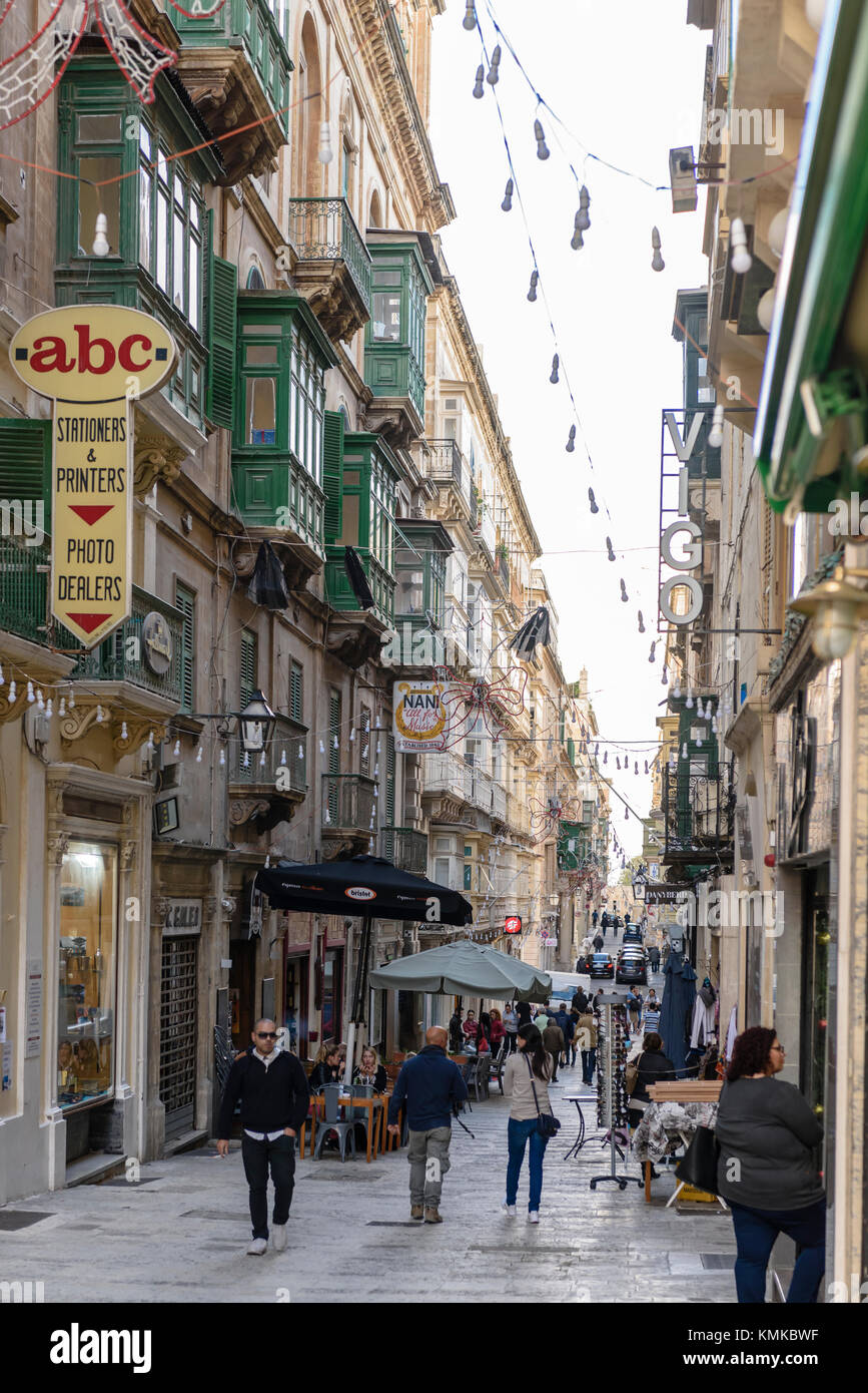 Triq Ir-Repubblika, der wichtigsten Einkaufsstraße in Valletta, Malta und beliebt bei Touristen Stockfoto