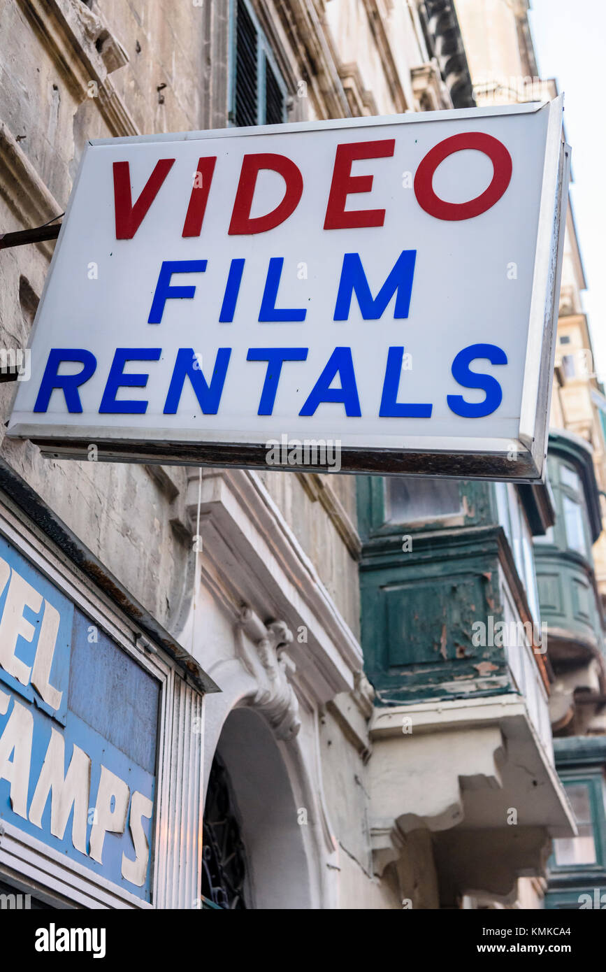 Zeichen außerhalb einen Laden mit Video Film rund Stockfoto