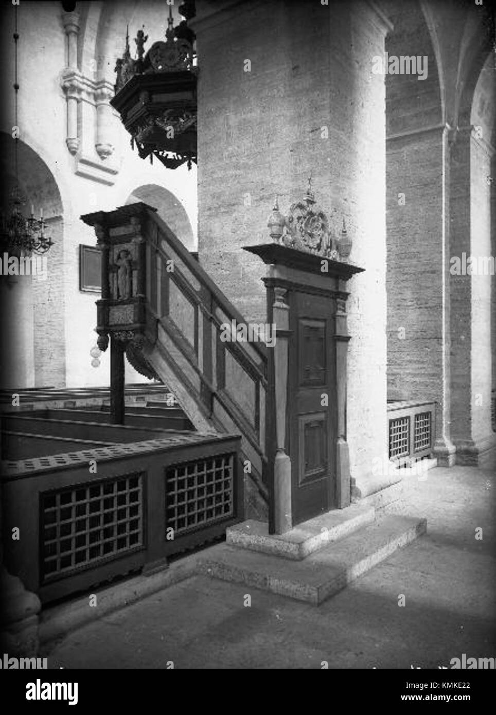 Die Abteikirche Varnhem in Varnhem, Schweden, ist eine mittelalterliche Kirche, die für ihre historische Bedeutung bekannt ist. Die Kirche ist Teil eines Klosterkomplexes und weist architektonische Merkmale auf, die typisch für den romanischen Stil sind. Es ist ein Kulturerbe, das Elemente der mittelalterlichen religiösen und architektonischen Geschichte von Swedenâ bewahrt. Stockfoto