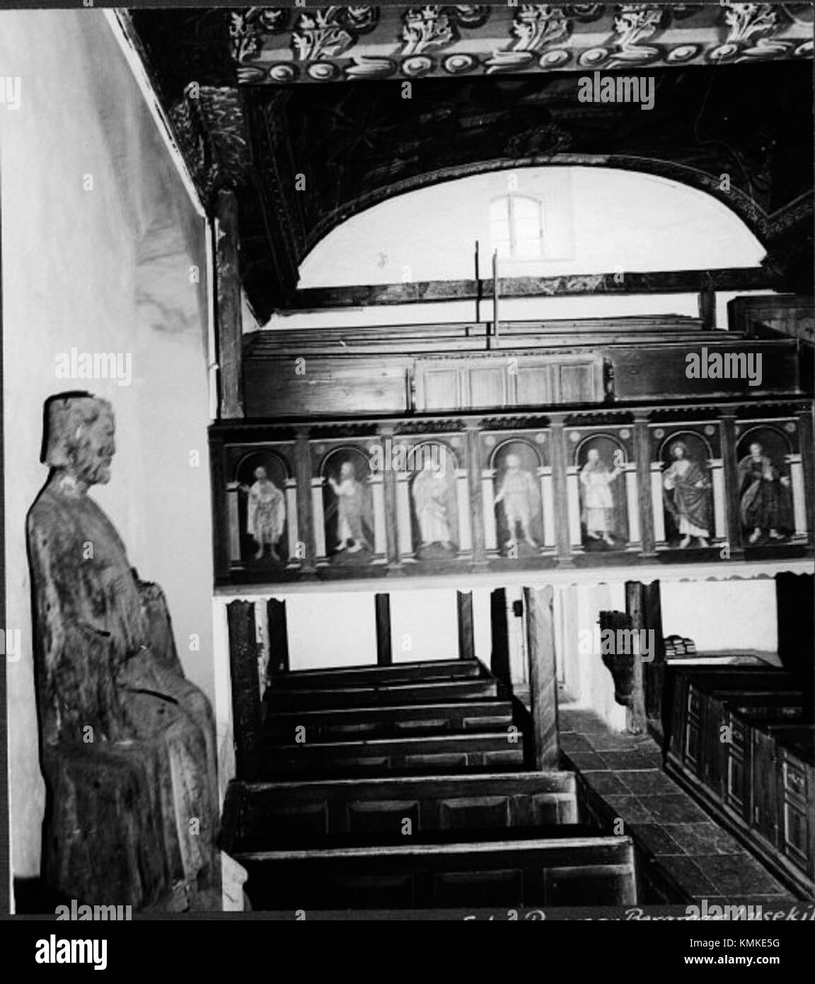 Foto der alten Kirche von Svenneby in der Gemeinde Tanum, Schweden. Weitere Details über die Architektur oder Geschichte der Kirche sind nicht angegeben. Stockfoto
