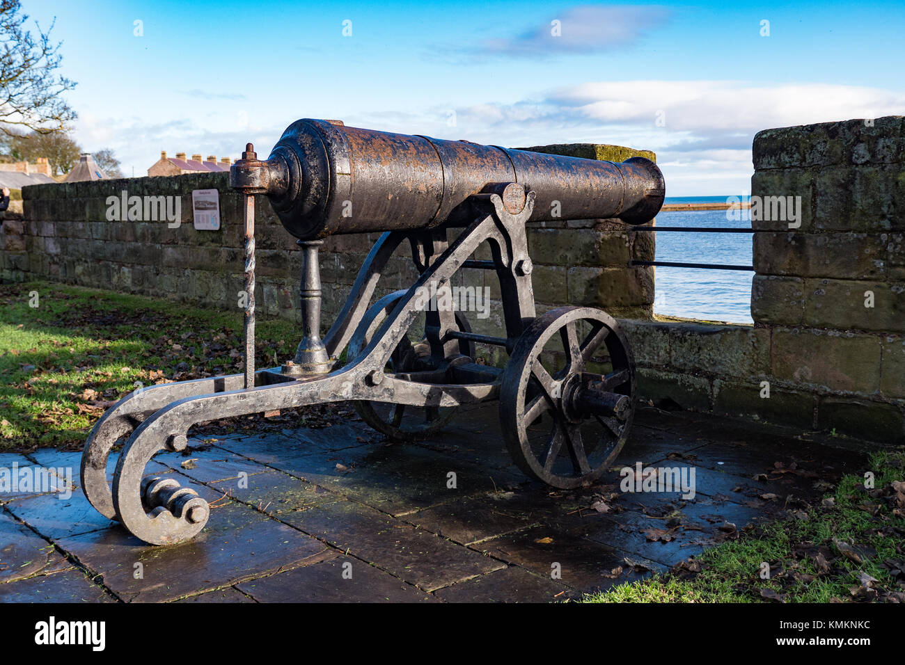 Alte russische Kanone auf der Stadtmauer in Bewick upon Tweed, Northumberland. England, UK. Stockfoto