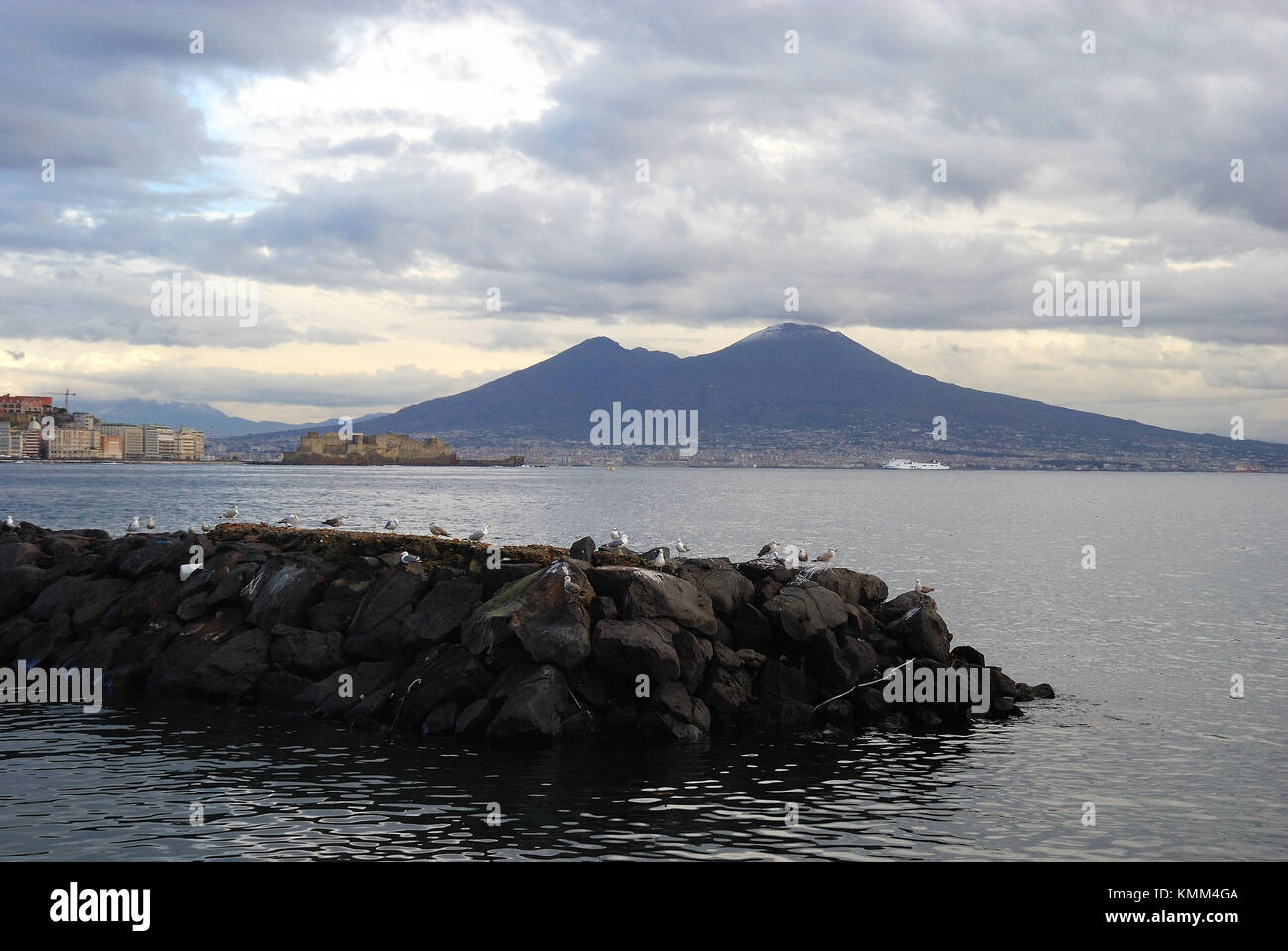 Neapel, Italien. Dezember 2017, erster Schnee auf dem Vesuv. Stockfoto