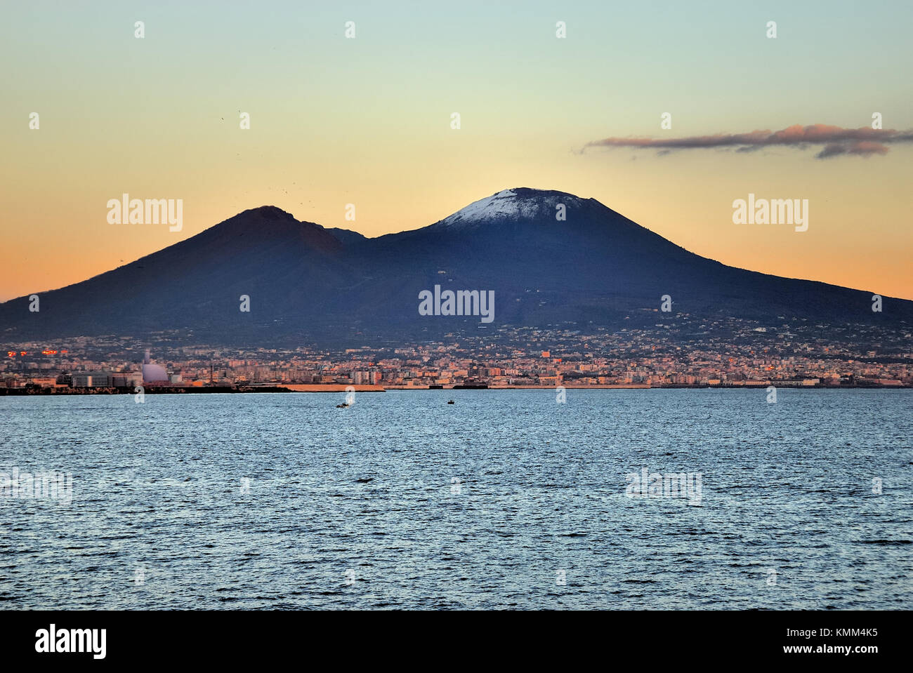 Neapel, Italien. Dezember 2017, erster Schnee auf dem Vesuv. Stockfoto