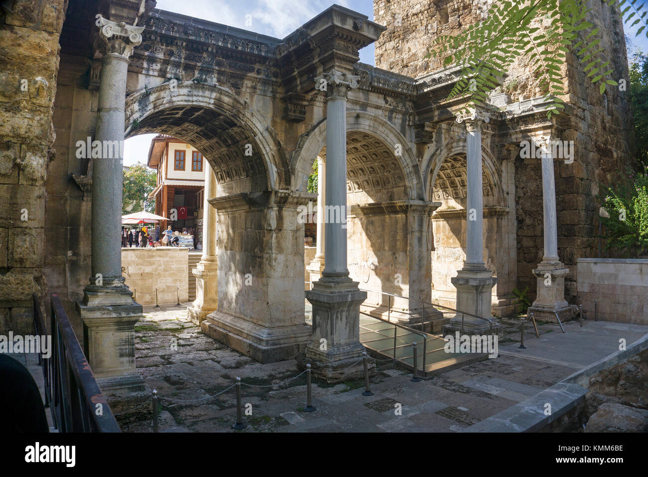 Hadrians Tor an Atatuerk Caddesi, Eingang nach Kaleici, der Altstadt von Antalya, Türkische Riviera, Türkei Stockfoto