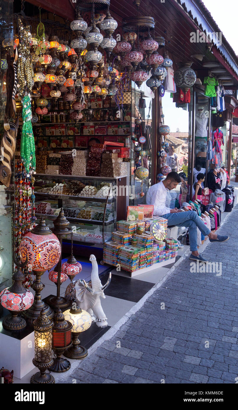 Basar, Souvenirläden in der Altstadt von Side, Türkische Riviera, Türkei Stockfotografie Alamy