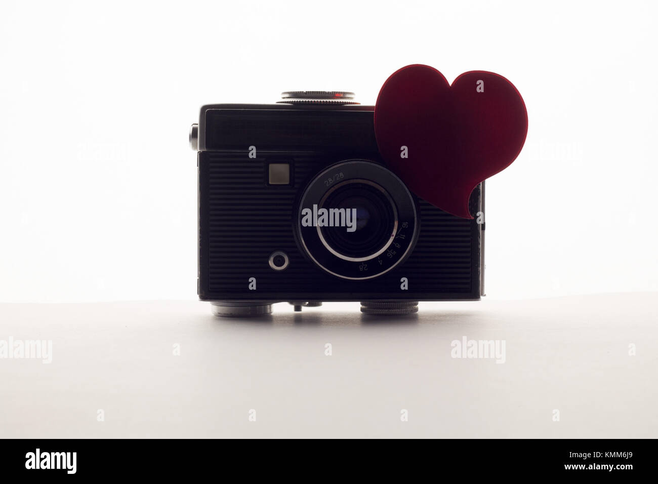 Liebe Herz und alten retro Kameras. Platz für Text oder Bild. Liebe Fotografie Konzept. Stockfoto
