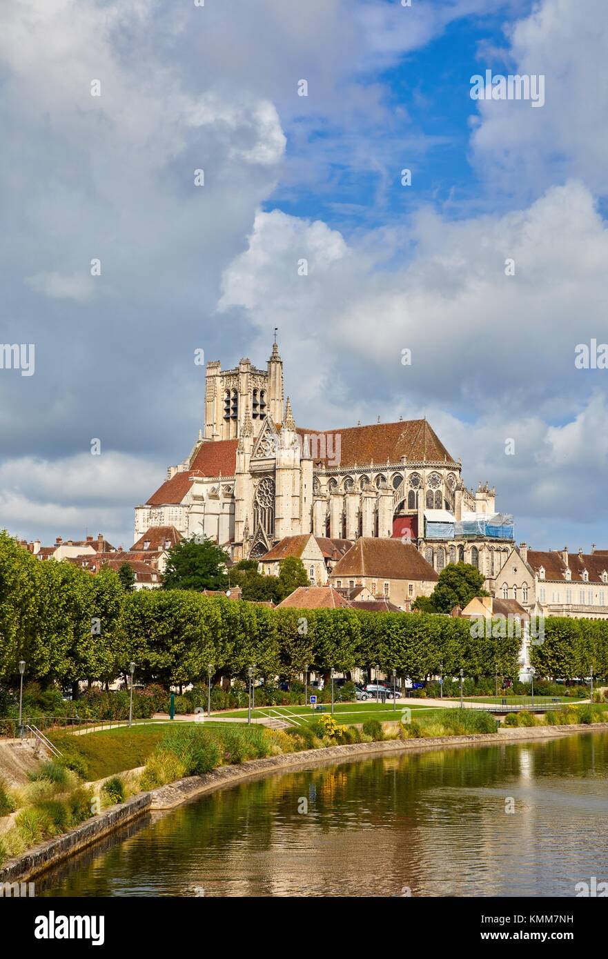 Cathedrale SaintEtienne, Yonne River, Auxerre, Yonne,