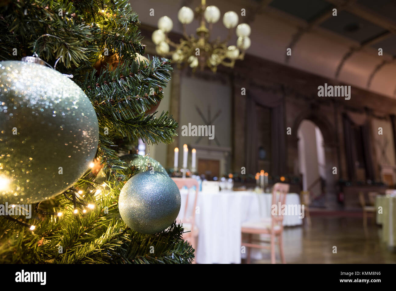 Weihnachtsschmuck in einem englischen Landhaus Stockfoto