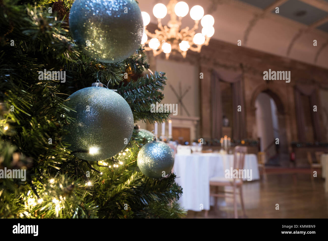 Weihnachtsschmuck in einem englischen Landhaus Stockfoto