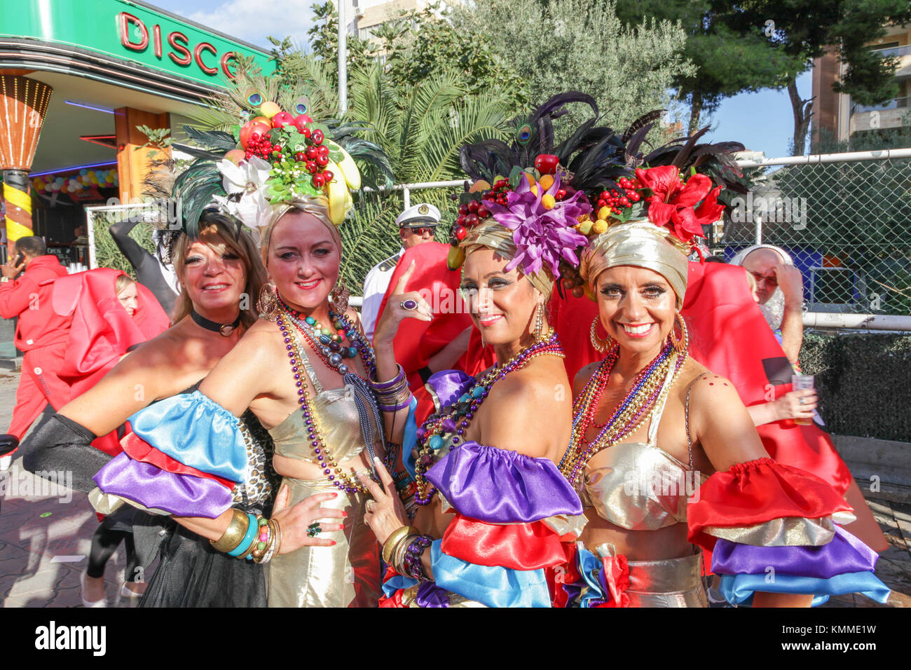 Carmen miranda costume -Fotos und -Bildmaterial in hoher Auflösung – Alamy