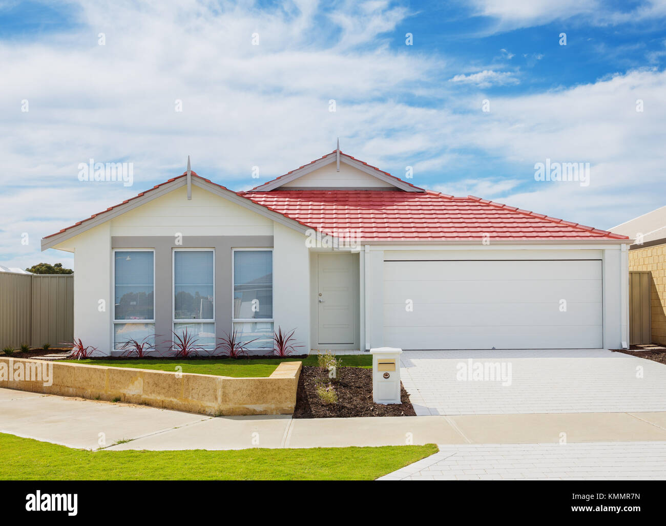 Typische Fassade ein modernes Vorstadthaus Stockfoto