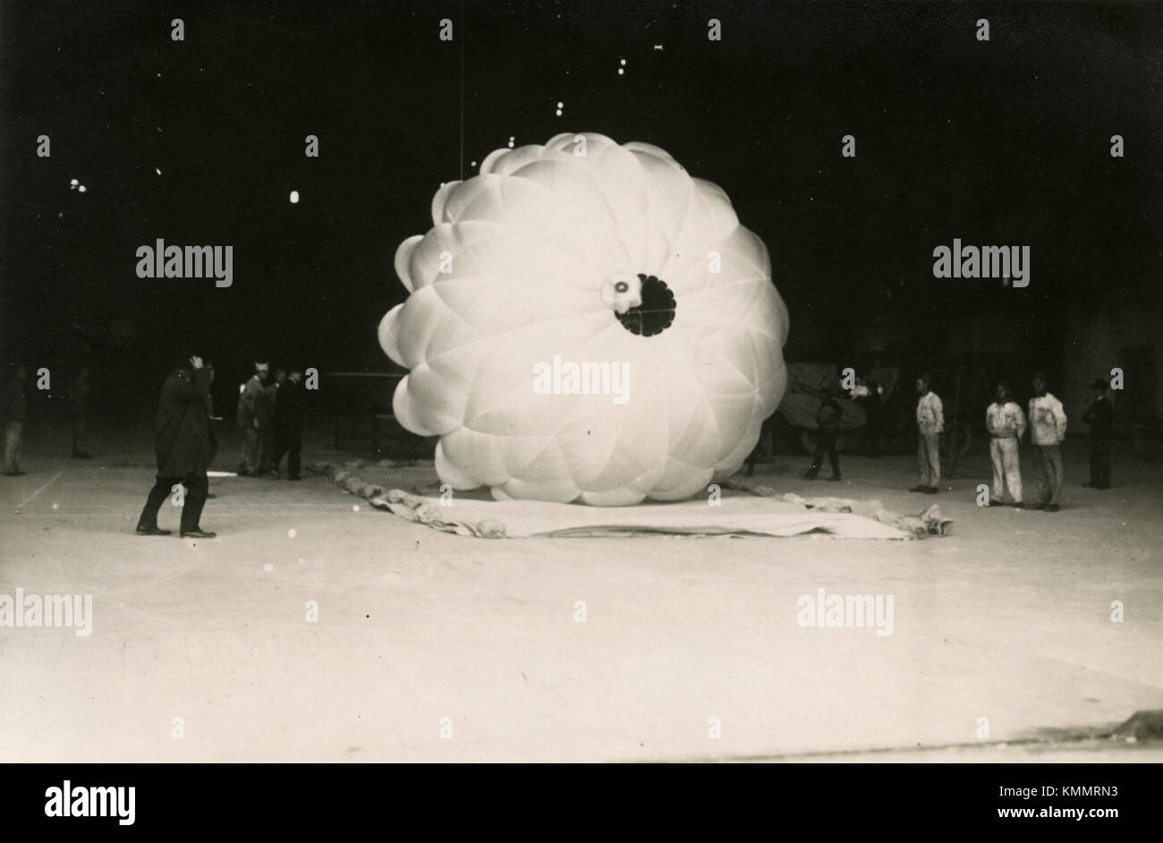 Prüfung Fallschirme, Italien 1940 s Stockfoto