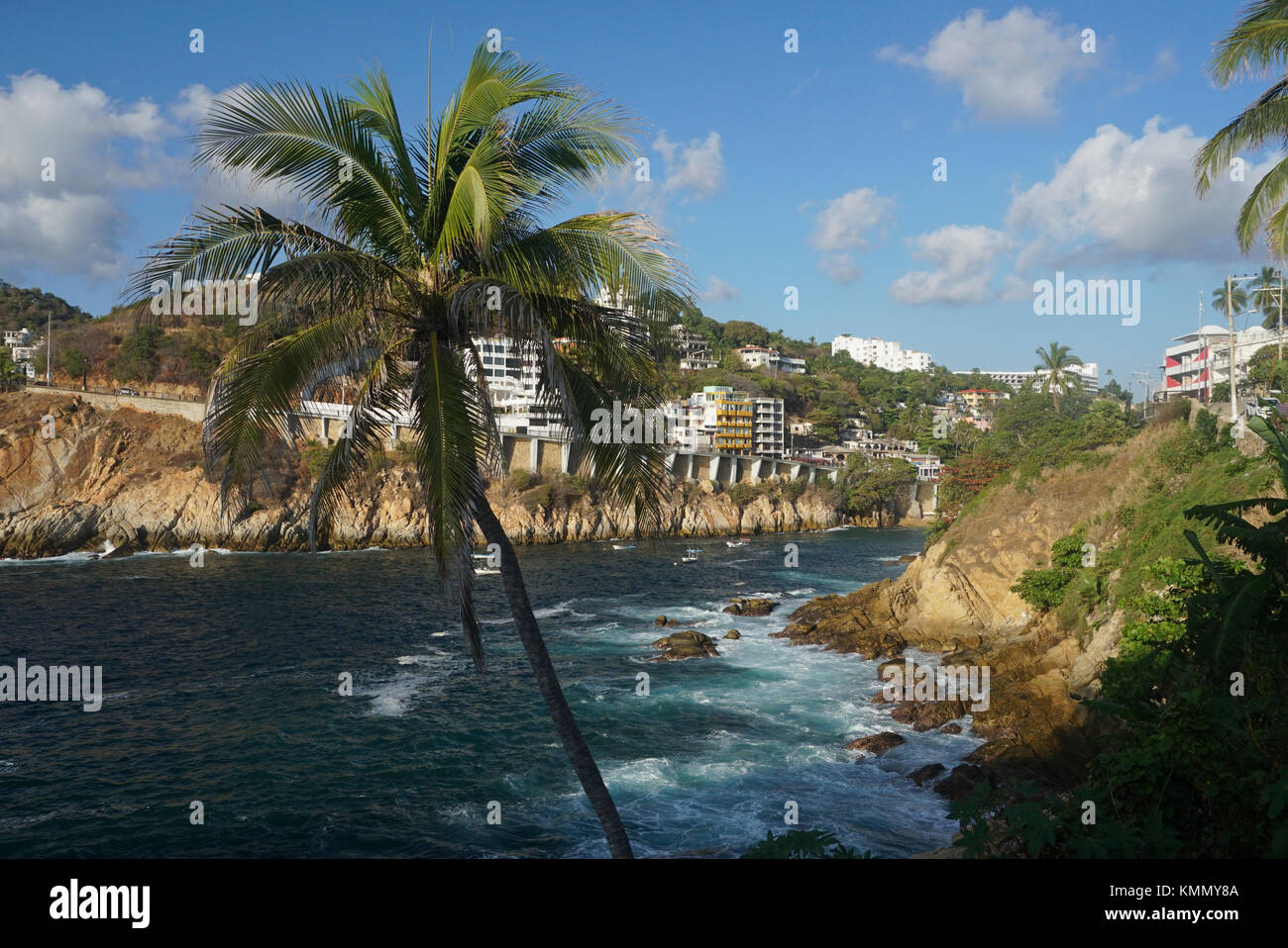 Avenida Lopez Mateos Adolpho im Las Palmas Nachbarschaft, Acapulco, Mexiko. Ferienhäuser und Hotels mit Blick auf den Pazifischen Ozean und die Bucht von Playa La Ango Stockfoto