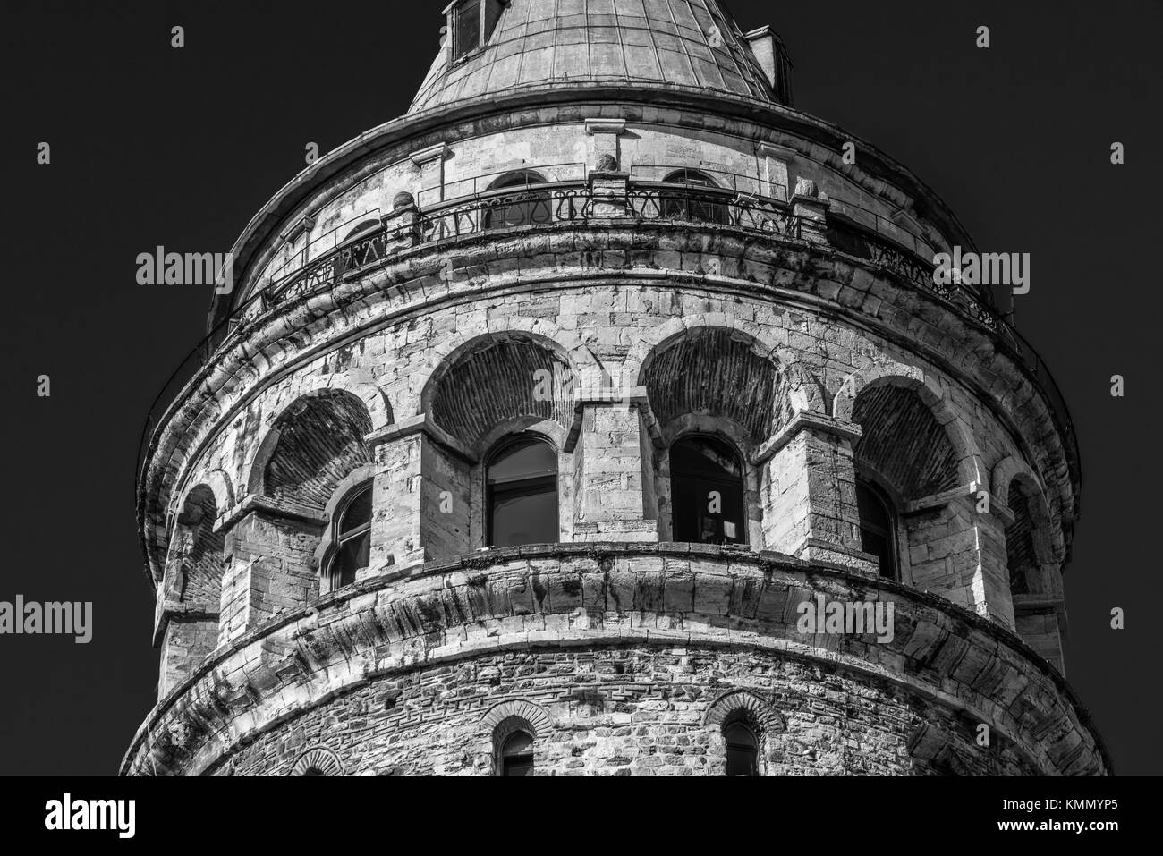 Blick auf Galataturm (Türkisch: Galata Kulesi) berufen, Christus von genuesischen Turm einer berühmten mittelalterlichen Sehenswürdigkeiten Architektur in Istanbul, Türkei, Februar 18,20 Stockfoto