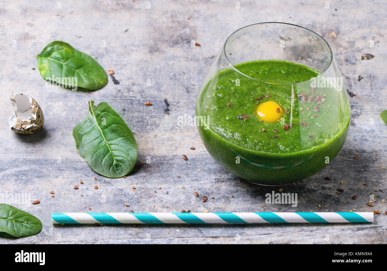 Cocktail Mit Eigelb Englisch 4 Buchstaben Cocktail röhrchen -Fotos und -Bildmaterial in hoher Auflösung – Alamy