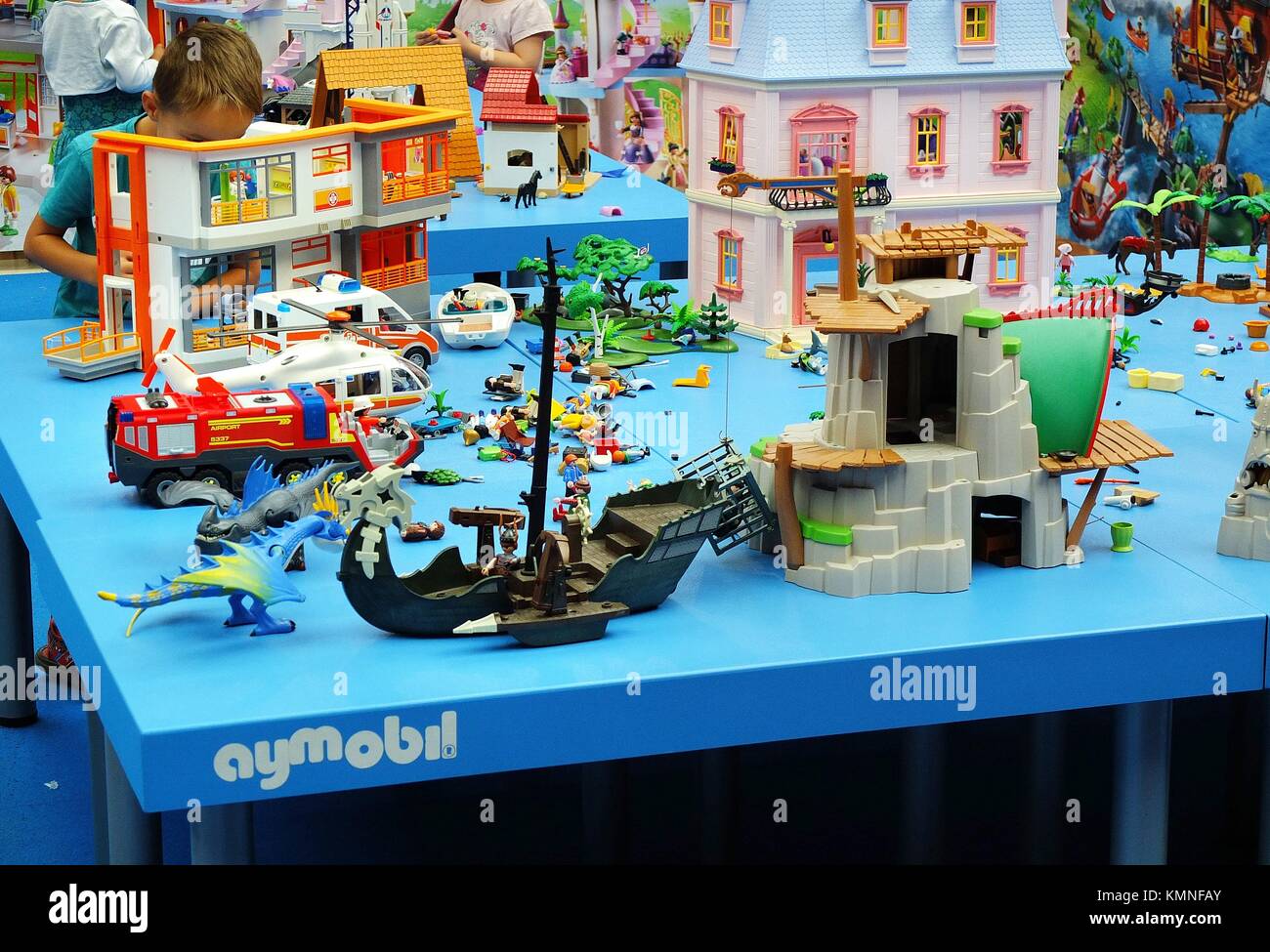 Eine Ausstellung von Playmobil Spielzeug und Konstruktionen bei einem  Einkaufszentrum in Beziers, Frankreich Stockfotografie - Alamy