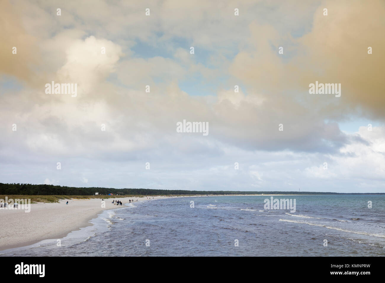 Wolken über der Ostsee, Prerow, Fischland-Darß-Zingst, Mecklenburg-Vorpommern, Deutschland, Europa Stockfoto