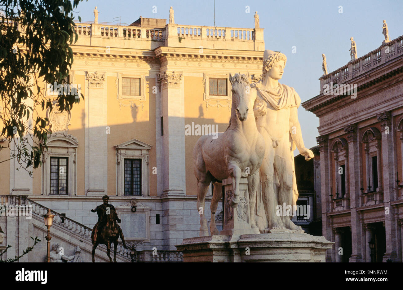 Einer der Dioskuren Ritter. Piazza del Campidoglio. Rom. Italien Stockfoto