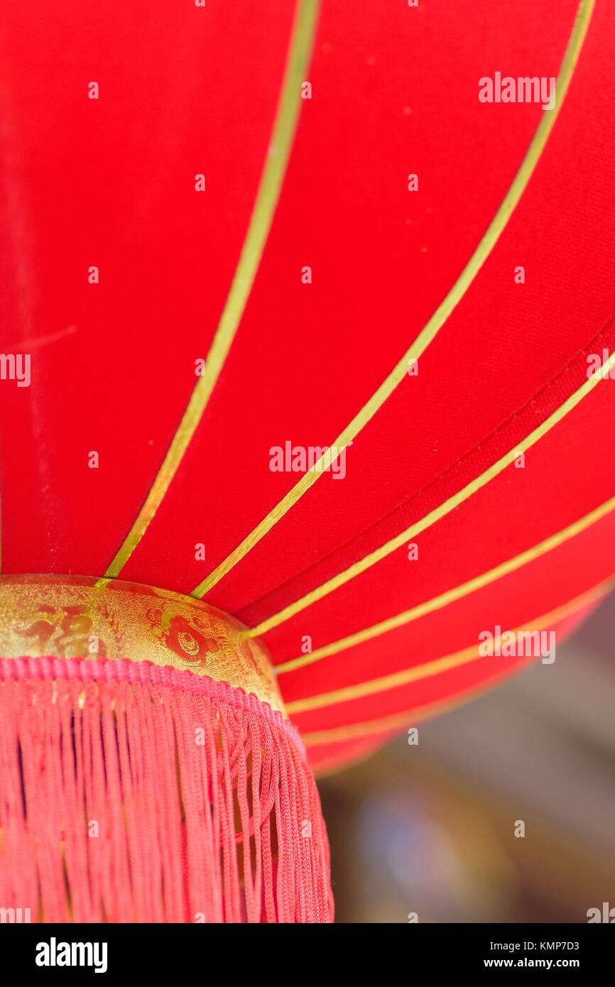 Makro Textur von leuchtenden roten Lampions in senkrechten Rahmen Stockfoto