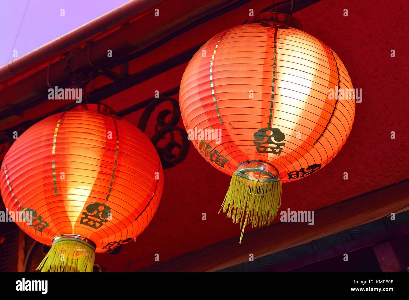 Makro Textur von leuchtenden roten Lampions in horizontaler Rahmen Stockfoto