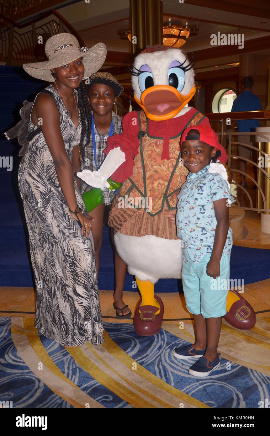 Minnie mouse goofy donald duck Fotos und Bildmaterial in hoher Auflösung Alamy