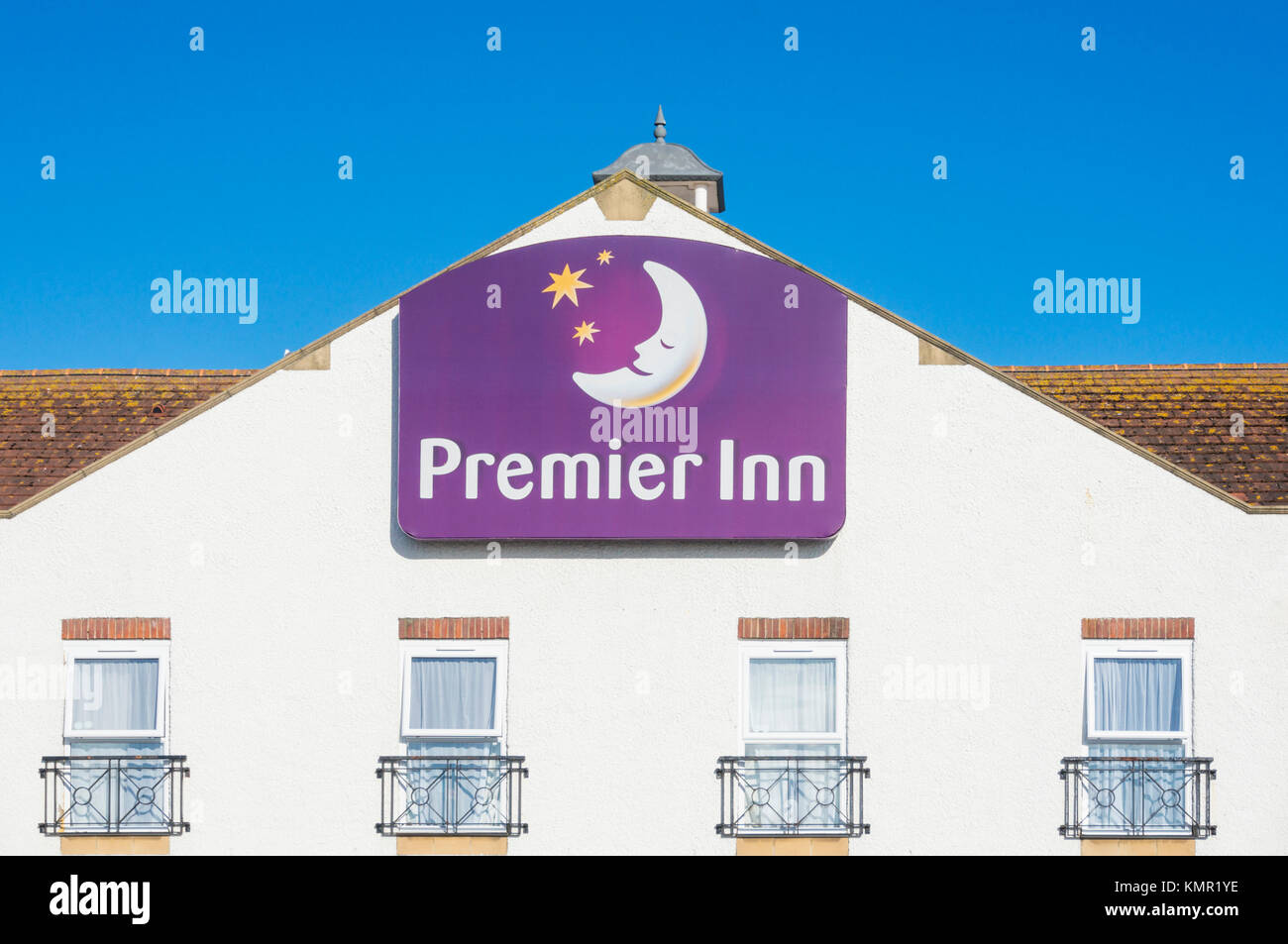England Premier Inn logo Premier Inn Zeichen auf der Vorderseite des Hotels Premier Inn Fassade Premier Inn Hotelkette Stockfoto